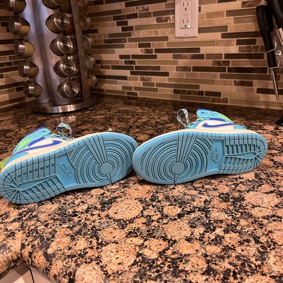 Jordan 1 mid sprite - Picture 2 of 2